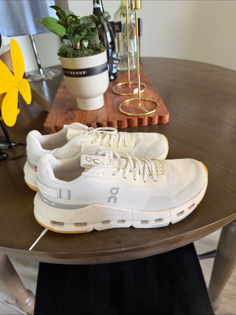 CloudNova White Sneakers Swiss Engineering W 6.5 CloudTec Running Shoes